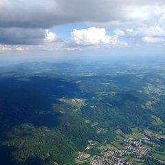 Flugwegposition um 14:25:54: Aufgenommen in der Nähe von Deggendorf, Deutschland in 1825 Meter